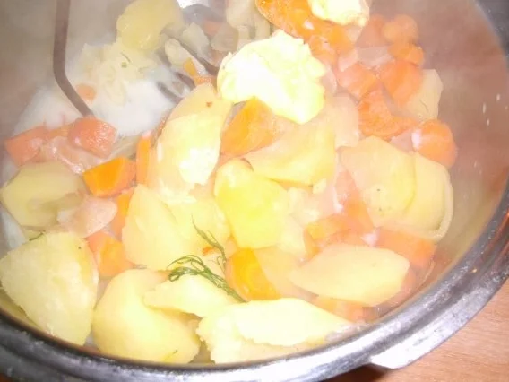 Fleischspiesse (Schaschlik) in einem Zwiebelsösschen - Rezept - Bild Nr. 8