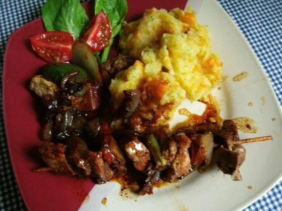 Fleischspiesse (Schaschlik) in einem Zwiebelsösschen - Rezept - Bild Nr. 9