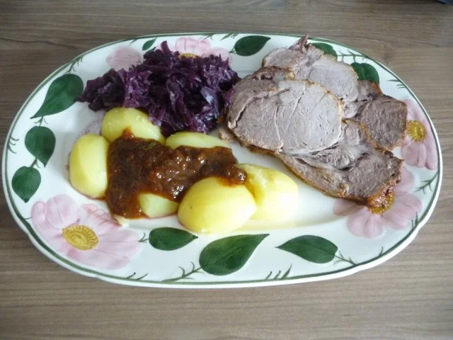 Rezept: Schwein : Schweinehals-Braten in Backpflaumen Bild Nr. 13 Schwein : Schweinehals-Braten in Backpflaumen - Rezept - Bild Nr. 13