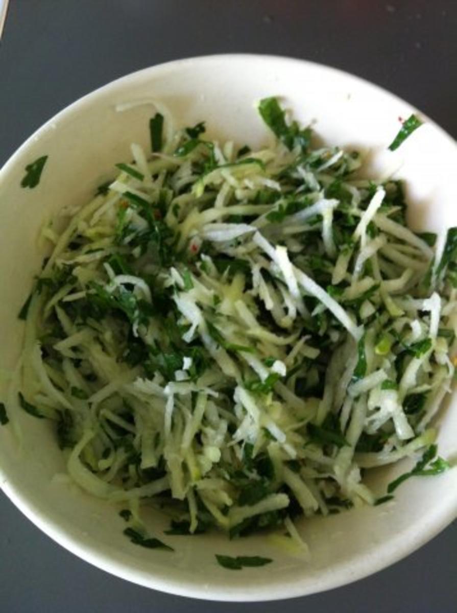 Kohlrabi-Salat mit Petersilie und Meerrettich-Dressing - Rezept