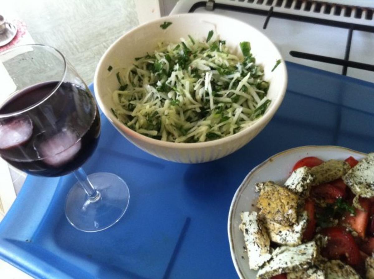 Kohlrabi-Salat mit Petersilie und Meerrettich-Dressing - Rezept - Bild Nr. 2