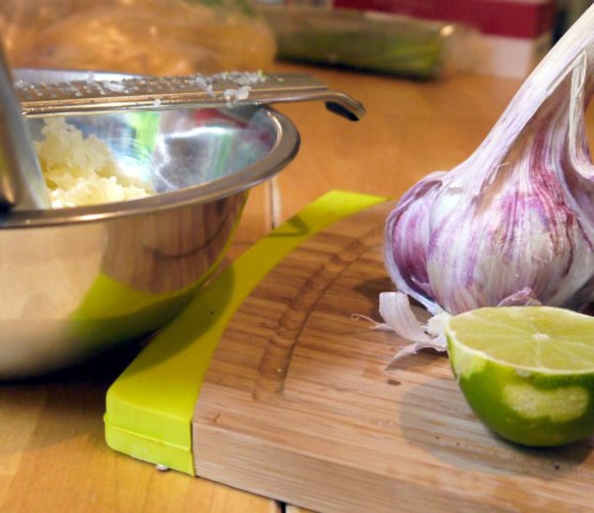 Pikante Kartoffel-Zucchini-Puffer mit Knoblauch-Limetten-Dip - Rezept - Bild Nr. 3