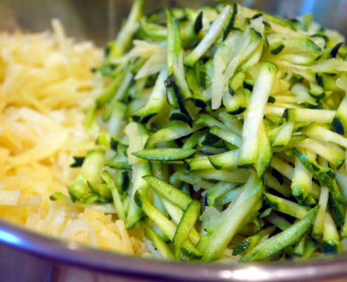 Pikante Kartoffel-Zucchini-Puffer mit Knoblauch-Limetten-Dip - Rezept - Bild Nr. 8