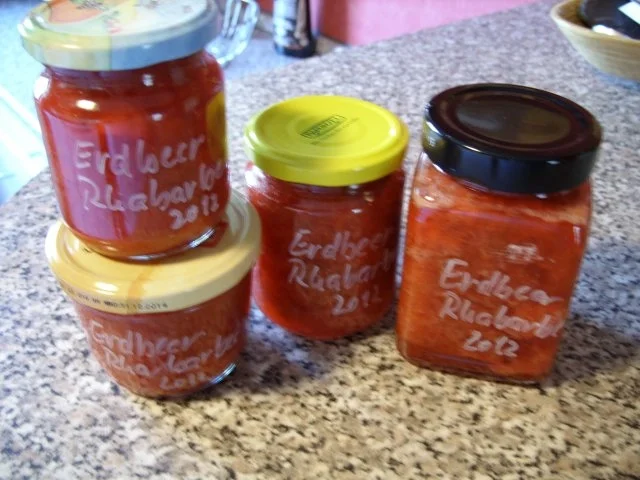 Konfitüre & Co: Erdbeer - Rhabarber mit Gin - Rezept - Bild Nr. 2