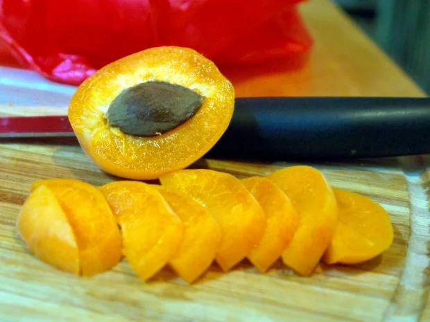 Rezept: Blätterteigtarte mit Aprikosen, Tomaten und Ziegenkäse Bild Nr. 2 Blätterteigtarte mit Aprikosen, Tomaten und Ziegenkäse - Rezept - Bild Nr. 2