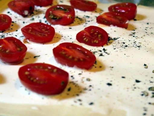 Rezept: Blätterteigtarte mit Aprikosen, Tomaten und Ziegenkäse Bild Nr. 5 Blätterteigtarte mit Aprikosen, Tomaten und Ziegenkäse - Rezept - Bild Nr. 5