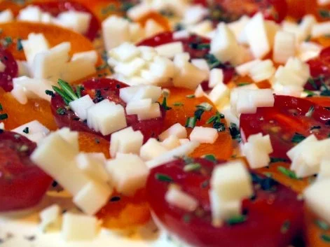 Rezept: Blätterteigtarte mit Aprikosen, Tomaten und Ziegenkäse Bild Nr. 7 Blätterteigtarte mit Aprikosen, Tomaten und Ziegenkäse - Rezept - Bild Nr. 7