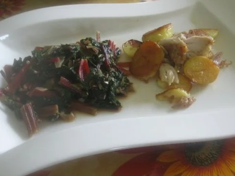 Rezept: Junges rotes Mangoldgemüse, leicht verschärft Bild Nr. 5 Junges rotes Mangoldgemüse, leicht verschärft - Rezept - Bild Nr. 5