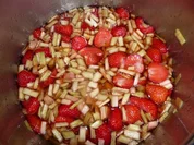 Erdbeere-Rhabarber Marmelade - Rezept