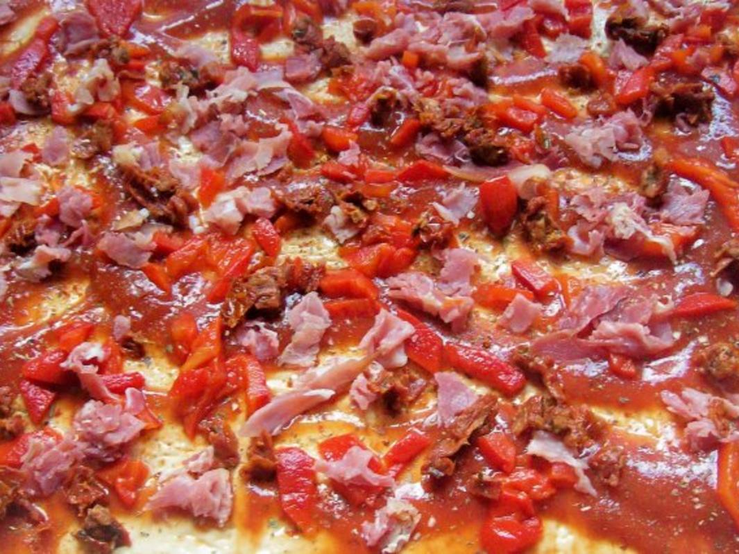 Snack: EM Pizza Schnecken mit Parmesan und frischen Kräutern - schnell ...