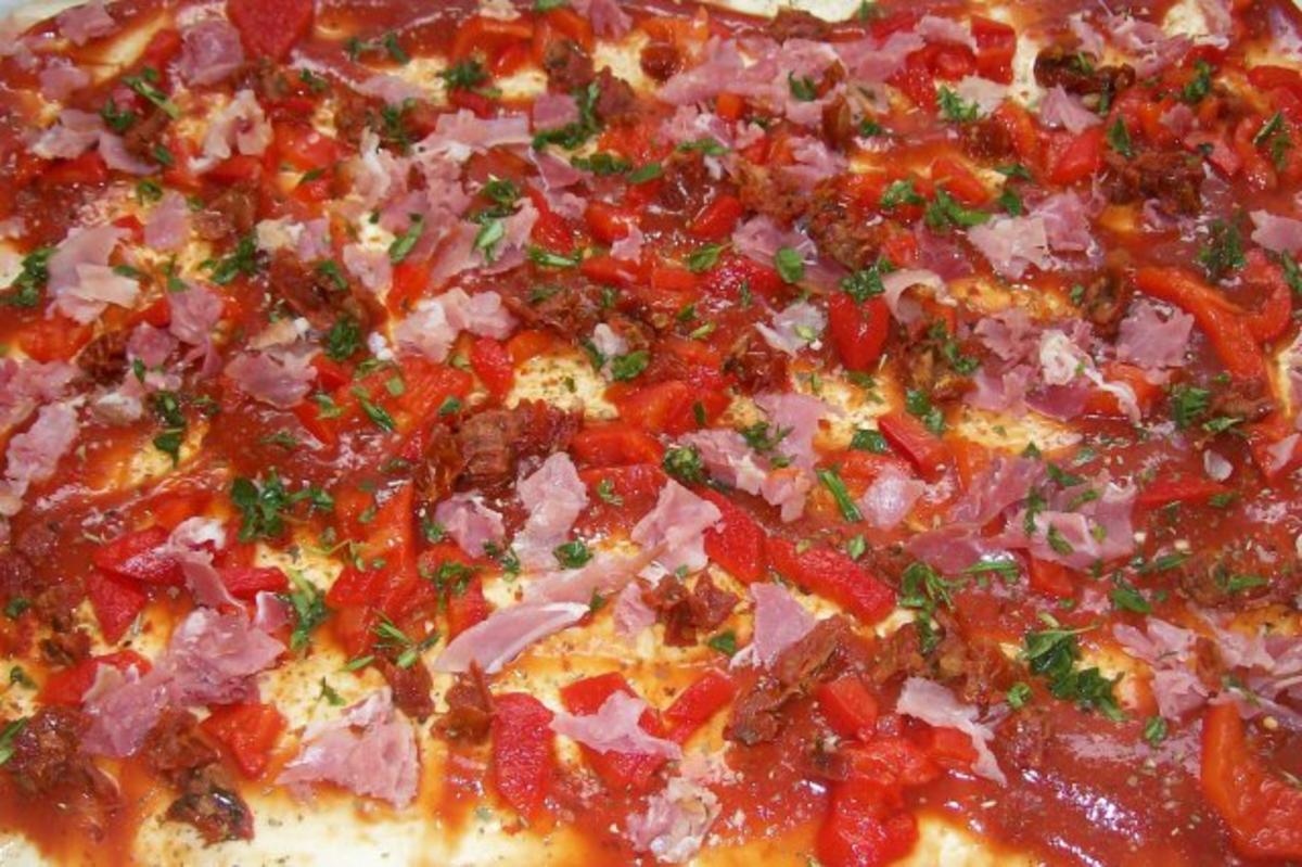 Snack: EM-Pizza-Schnecken mit Parmesan und frischen Kräutern - Rezept - Bild Nr. 3