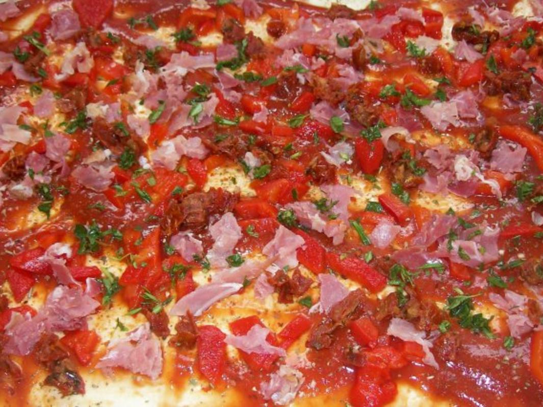 Snack: EM Pizza Schnecken mit Parmesan und frischen Kräutern - schnell ...