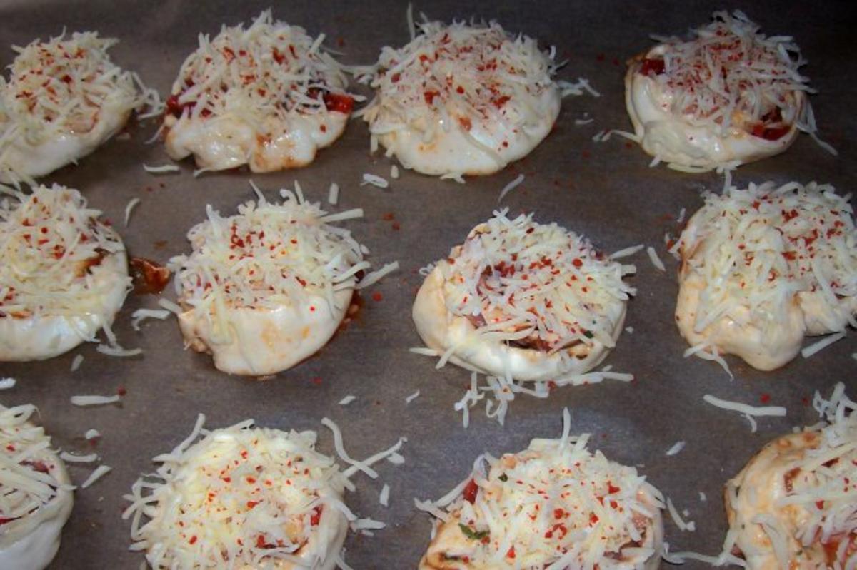 Snack: EM-Pizza-Schnecken mit Parmesan und frischen Kräutern - Rezept - Bild Nr. 6