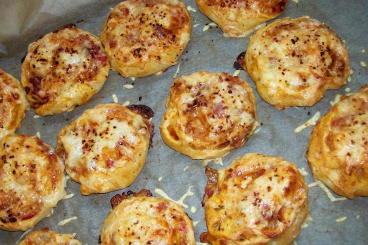 Snack: EM-Pizza-Schnecken mit Parmesan und frischen Kräutern - Rezept - Bild Nr. 8