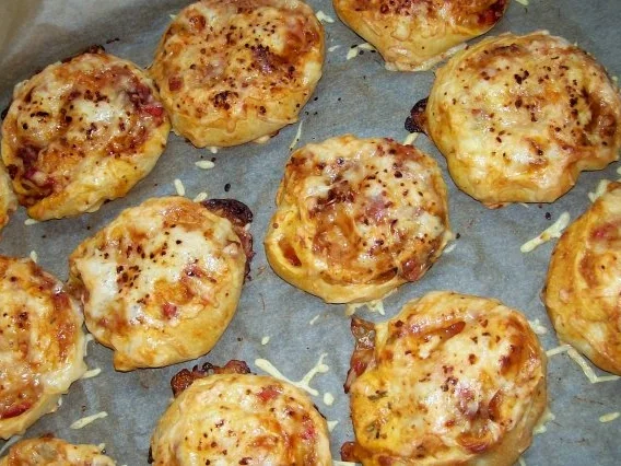 Snack: EM-Pizza-Schnecken mit Parmesan und frischen Kräutern - Rezept - Bild Nr. 8