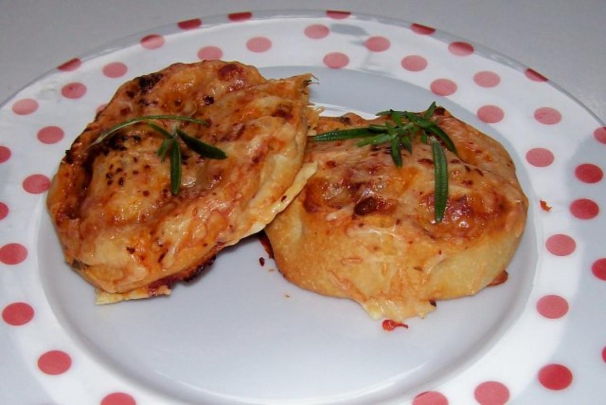 Snack: EM-Pizza-Schnecken mit Parmesan und frischen Kräutern - Rezept - Bild Nr. 10