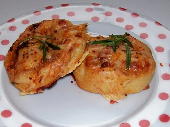 Snack: EM-Pizza-Schnecken mit Parmesan und frischen Kräutern - Rezept - Bild Nr. 10