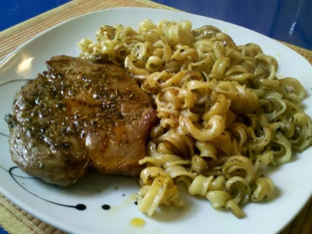 Fleisch: Nackensteak mediteran mit Rollinis - Rezept