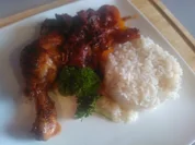 Haehnchenschenkel in Apikosensauce mit Erdbeeren - Rezept