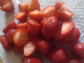 Rezept: Haehnchenschenkel in Apikosensauce mit Erdbeeren Bild Nr. 6 Haehnchenschenkel in Apikosensauce mit Erdbeeren - Rezept - Bild Nr. 6