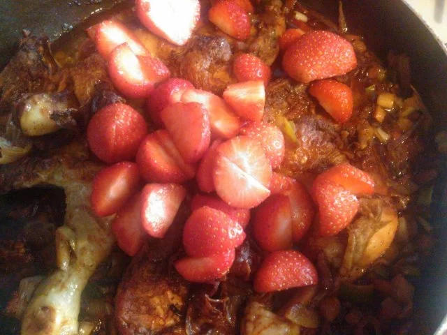 Rezept: Haehnchenschenkel in Apikosensauce mit Erdbeeren Bild Nr. 9 Haehnchenschenkel in Apikosensauce mit Erdbeeren - Rezept - Bild Nr. 9