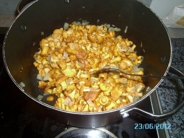 Eierschwammerlsoße mit Semmelknödel - Rezept - Bild Nr. 4