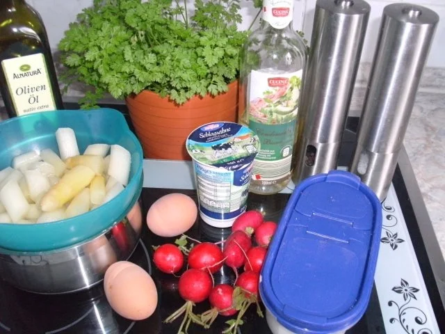 Rezept: Spargel-Radieschen-Salat Bild Nr. 2 Spargel-Radieschen-Salat - Rezept - Bild Nr. 2