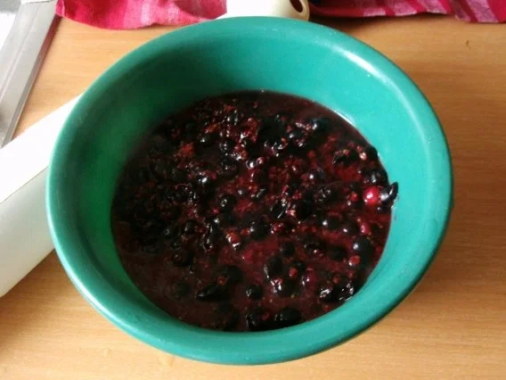 Konfitüre=Schwarze Johannisbeere + Erdbeeren - Rezept - Bild Nr. 5