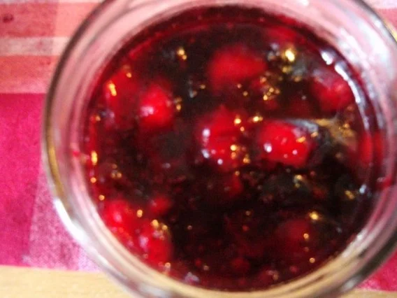 Konfitüre=Schwarze Johannisbeere + Erdbeeren - Rezept
