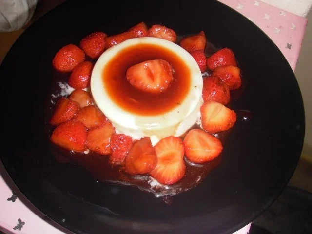 Basilikum Panna Cotta mit Balsamico Erdbeeren - Rezept - Bild Nr. 2