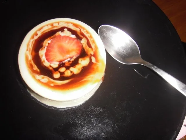 Basilikum Panna Cotta mit Balsamico Erdbeeren - Rezept - Bild Nr. 3