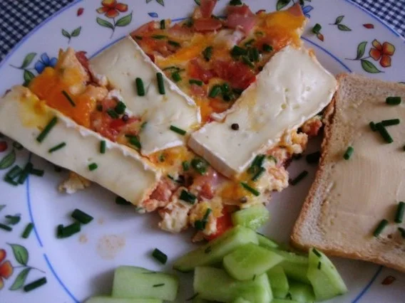 Rezept: Omelett mit Camenbert Bild Nr. 3 Omelett mit Camenbert - Rezept - Bild Nr. 3