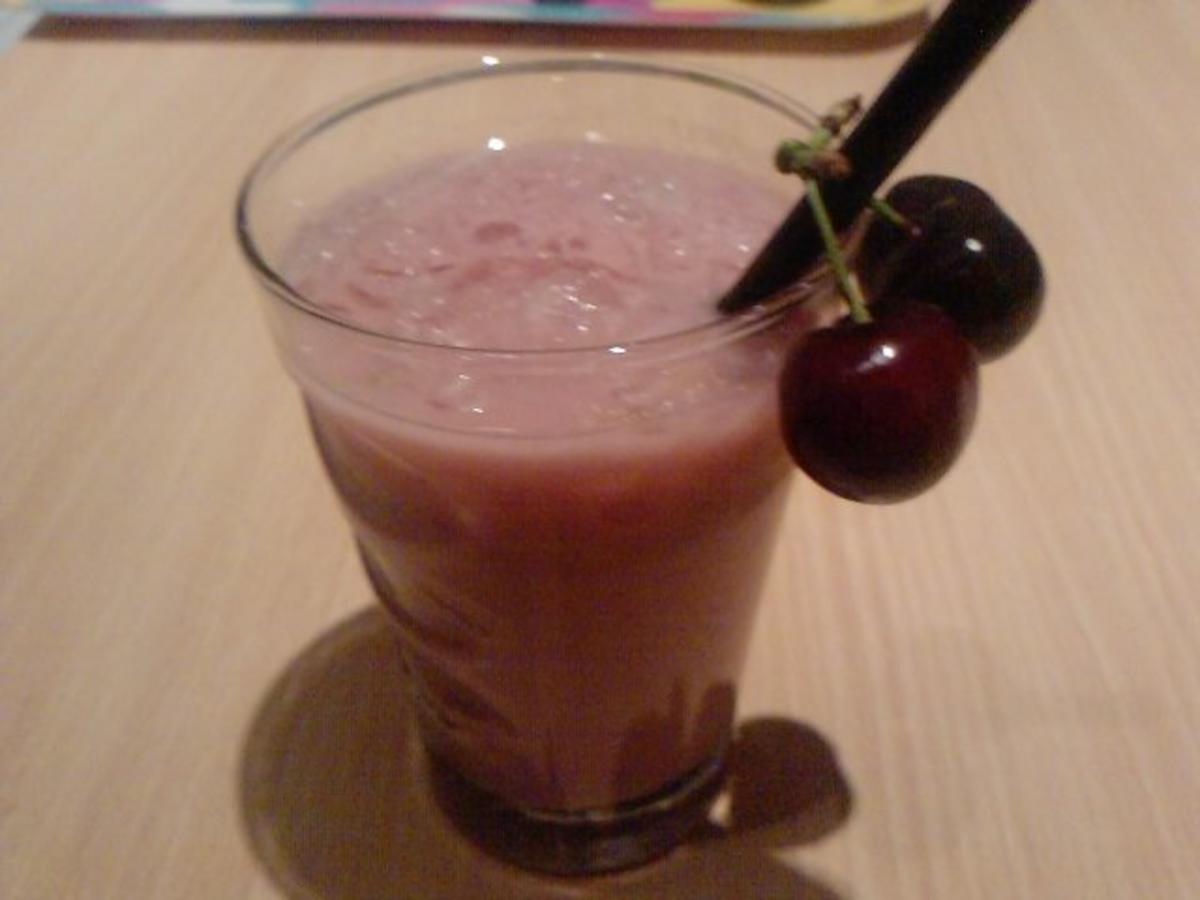 Bilder für Cocktail: Russian wild black Cherry oder H A L B F I N A L E----O L E:---O L E-- O L E - Rezept