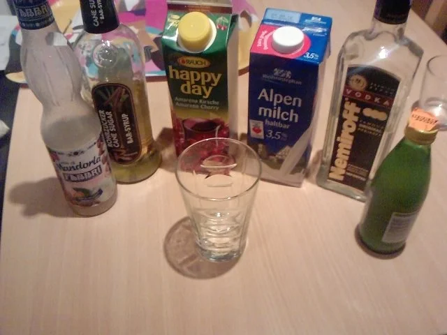 Rezept: Cocktail: Russian wild black Cherry oder H A L B F I N A L E----O L E:---O L E-- O L E Bild Nr. 2 Cocktail: Russian wild black Cherry oder H A L B F I N A L E----O L E:---O L E-- O L E - Rezept - Bild Nr. 2