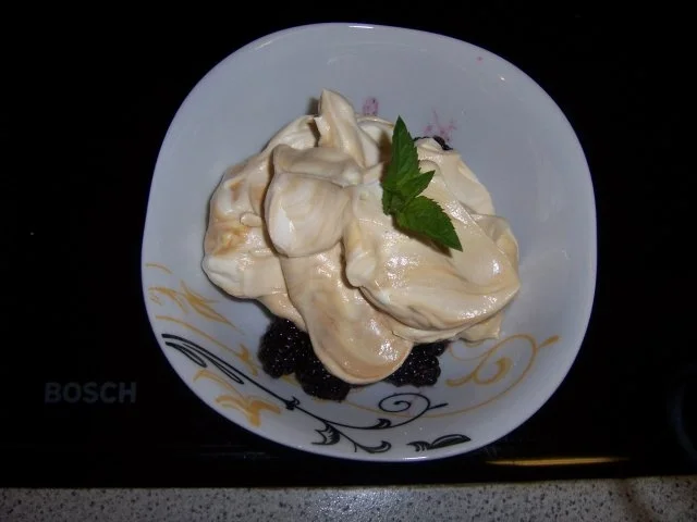 Mokkaschaum auf Brombeeren - Rezept