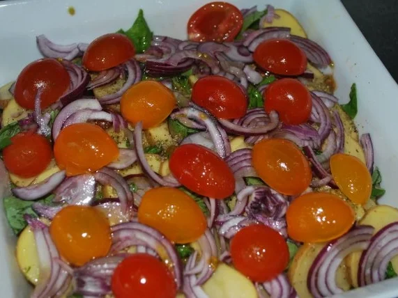 Rezept: Patate arraganate - im Ofen geröstete Kartoffeln mit Zwiebeln und Tomaten Bild Nr. 2 Patate arraganate - im Ofen geröstete Kartoffeln mit Zwiebeln und Tomaten - Rezept - Bild Nr. 2