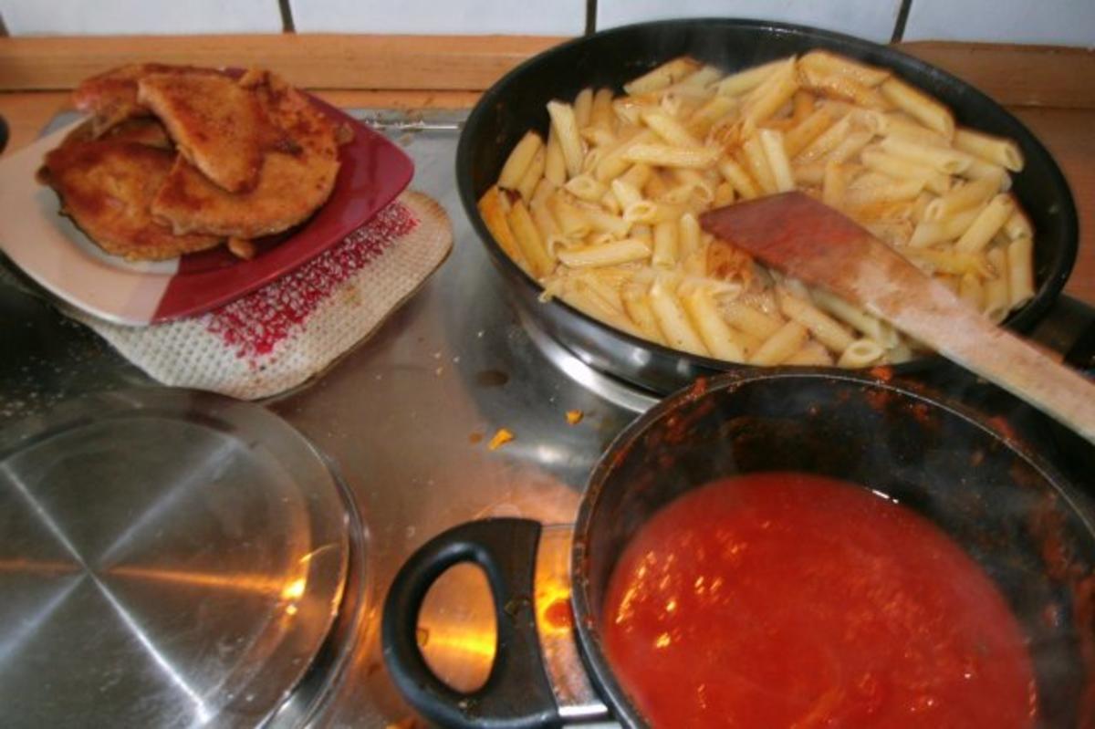 Nudeln in  Tomatensosse und Jägerschnitzel - Rezept - Bild Nr. 9