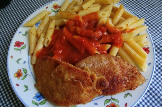 Nudeln in Tomatensosse und Jägerschnitzel - Rezept - kochbar.de