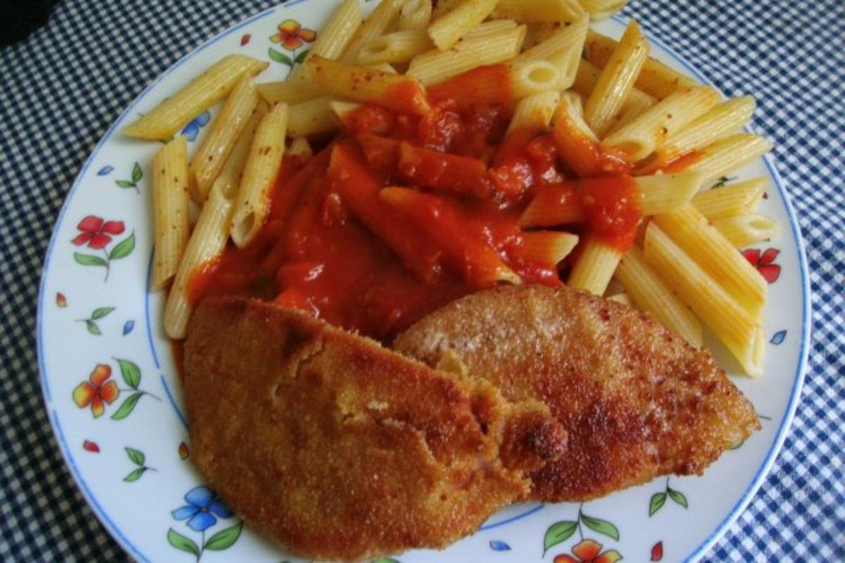 Bilder für Nudeln in Tomatensosse und Jägerschnitzel - Rezept