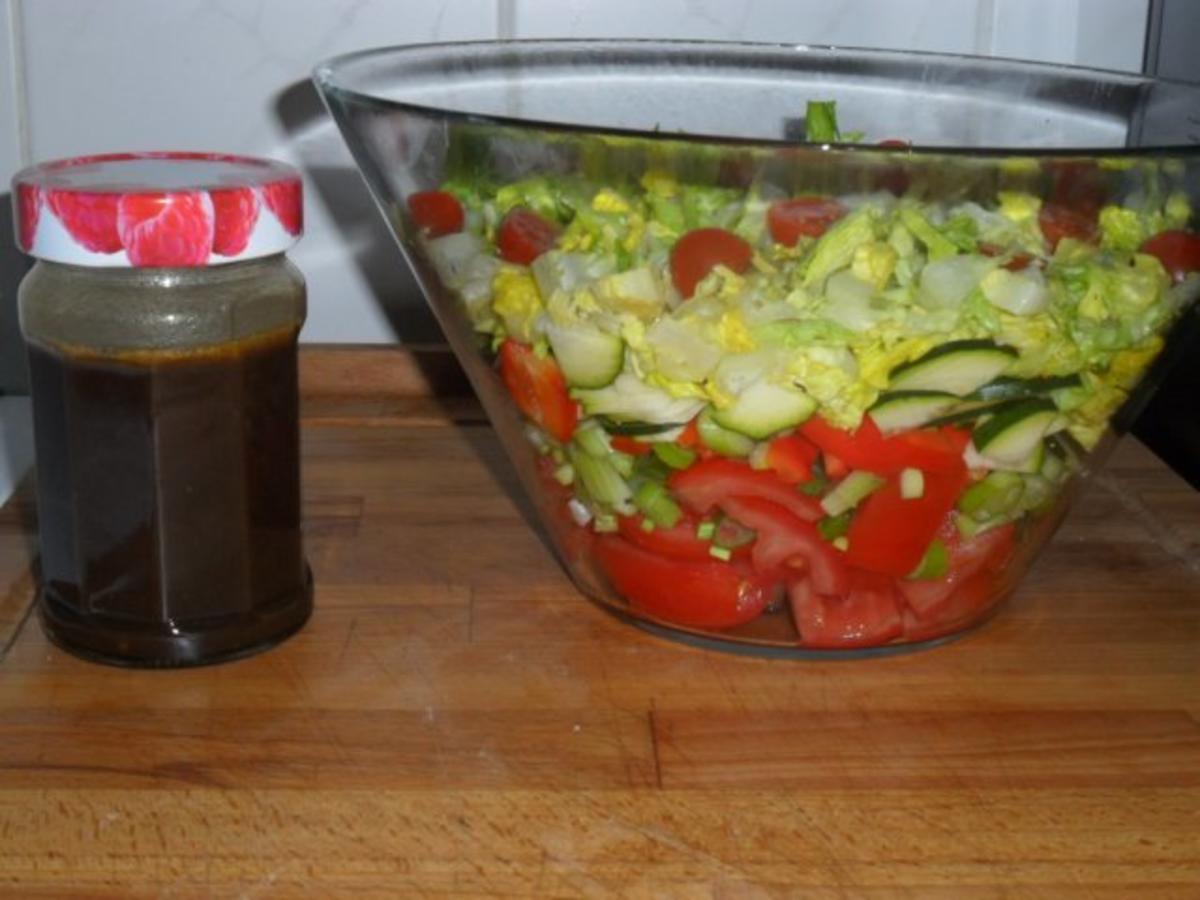 Sommersalat mit Knobi-Balsamico-Dressing - Rezept mit Bild - kochbar.de