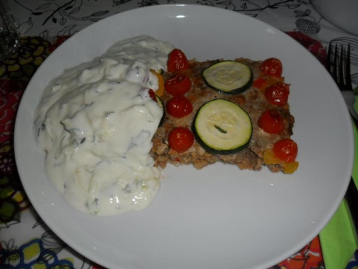 Gehacktespizza mit Zucchinidip - Rezept mit Bild - kochbar.de