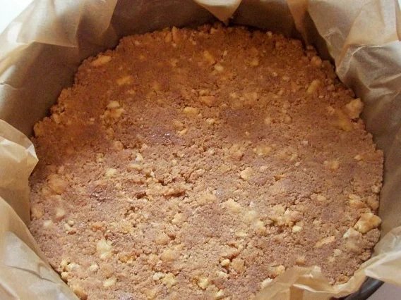 Rezept: Käse-Joghurt-Torte mit Nektarinen und Erdbeeren Bild Nr. 5 Käse-Joghurt-Torte mit Nektarinen und Erdbeeren - Rezept - Bild Nr. 5