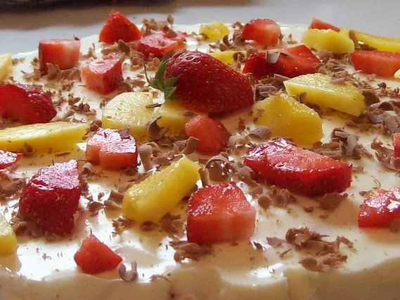 Rezept: Käse-Joghurt-Torte mit Nektarinen und Erdbeeren Bild Nr. 11 Käse-Joghurt-Torte mit Nektarinen und Erdbeeren - Rezept - Bild Nr. 11