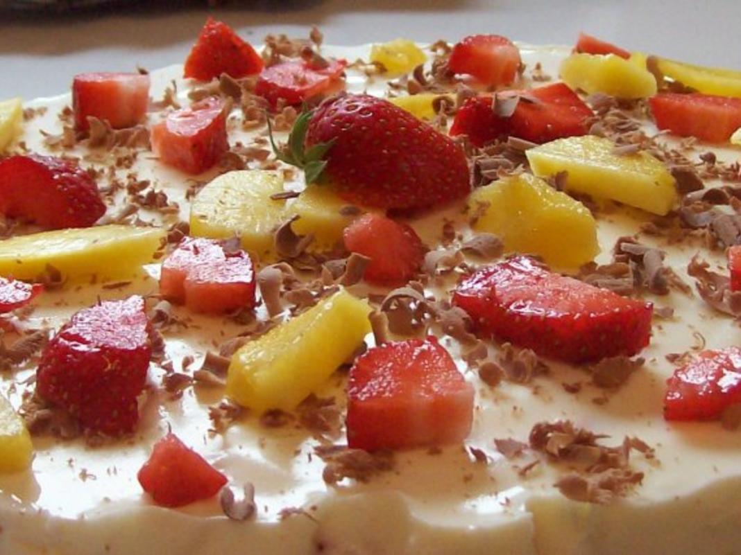 Käse-Joghurt-Torte mit Nektarinen und Erdbeeren - Rezept - kochbar.de