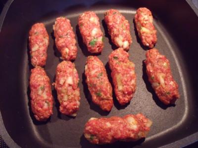 Cevapcici mit Paprika-Reis; mediterrane Hackfleisch-Röllchen - Rezept
