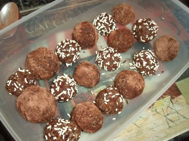 Rezept: Rum-Kuchen-Kugeln Bild Nr. 2 Rum-Kuchen-Kugeln - Rezept - Bild Nr. 2