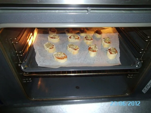 Rezept: Pizzabrötchen Bild Nr. 3 Pizzabrötchen - Rezept - Bild Nr. 3