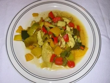 Rezept: Paprika-Gemüsepfanne mit Putenbrust Paprika-Gemüsepfanne mit Putenbrust - Rezept