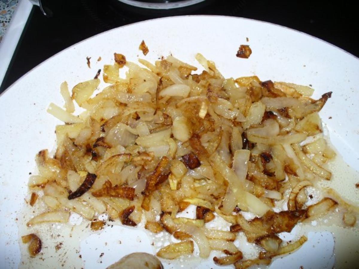 Berner Würstchen an Kartoffelmus mit brauner Zwiebel - Rezept - Bild Nr. 5