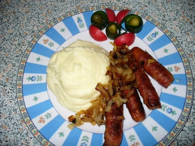 Rezept: Berner Würstchen an Kartoffelmus mit brauner Zwiebel Bild Nr. 6 Berner Würstchen an Kartoffelmus mit brauner Zwiebel - Rezept - Bild Nr. 6